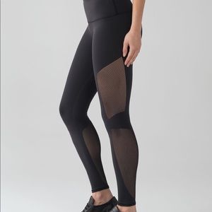 Lululemon Reveal Leggings Basically New